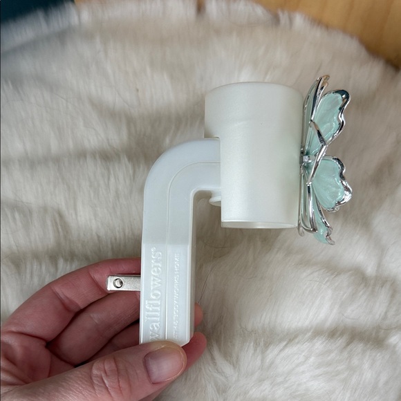 Bath & Body Works Sweet Spring Flower Wallflowers Fragrance Plug (NWOT) - Picture 2 of 5